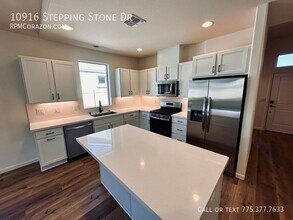 10916 Stepping Stone Dr in Reno, NV - Building Photo - Building Photo