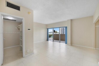 880 NE 69th St in Miami, FL - Building Photo - Building Photo