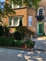 5940 N Bernard St, Unit Garden in Chicago, IL - Building Photo