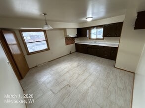 7335 W Hampton Ave in Milwaukee, WI - Building Photo - Building Photo