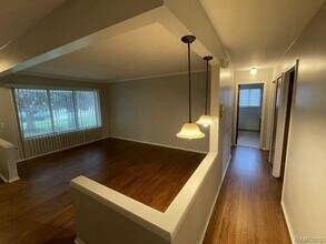 34660 MacDonald Dr in Sterling Heights, MI - Building Photo - Building Photo