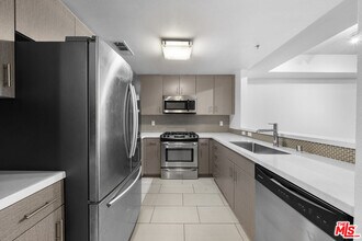 436 S Virgil Ave in Los Angeles, CA - Foto de edificio - Building Photo