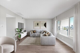 927 San Vicente Blvd in West Hollywood, CA - Foto de edificio - Building Photo