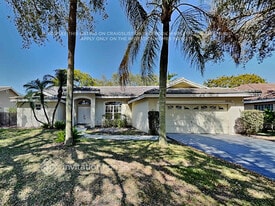 5831 NW 40th Ln in Coconut Creek, FL - Building Photo