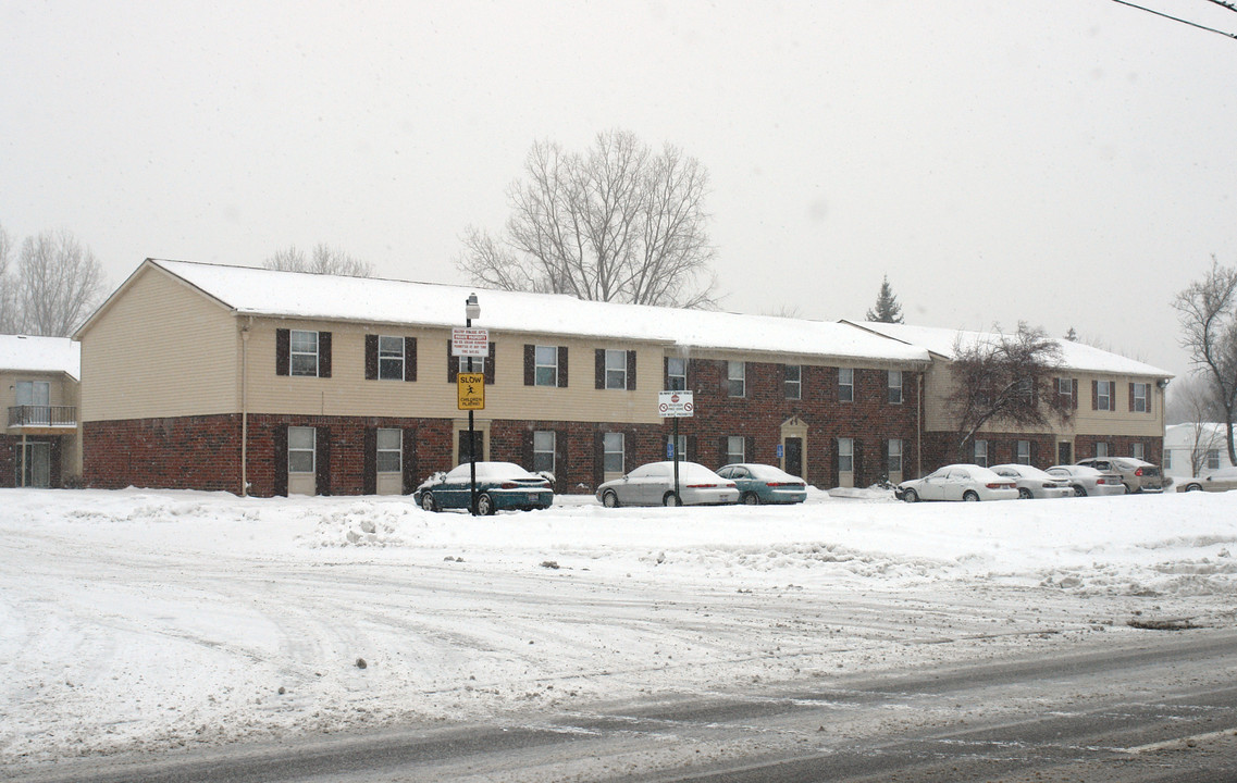 Hilltop Village Apartments in Toledo, OH - Building Photo