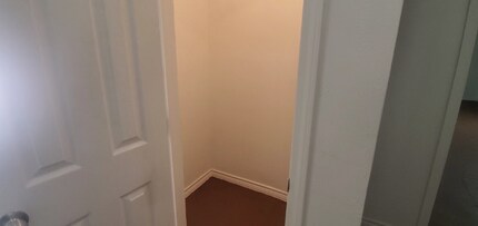 2270 Johnson St-Unit -B in Beaumont, TX - Building Photo - Building Photo