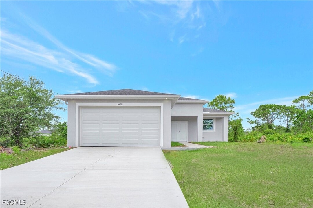 1072 Norton Ave S in Lehigh Acres, FL - Building Photo