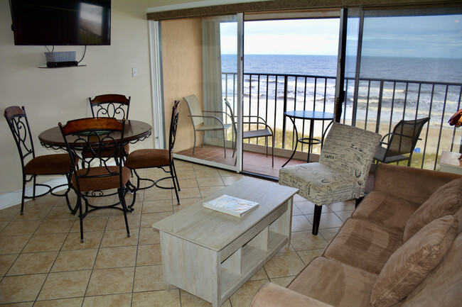 222 Carolina Beach Ave N, Unit 407 in Carolina Beach, NC - Foto de edificio - Building Photo