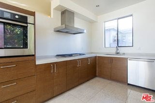 8639 Whitworth Dr in Los Angeles, CA - Building Photo - Building Photo