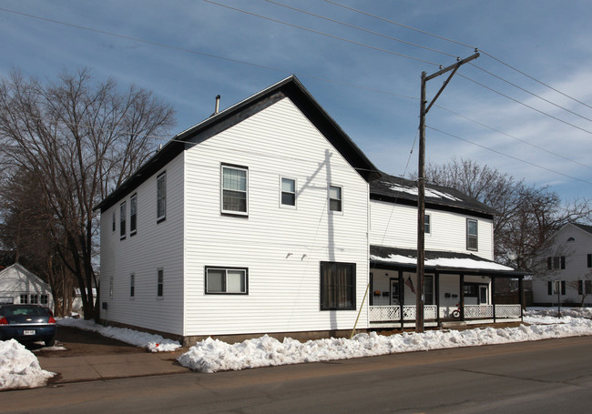 921 E Main St in Menomonie, WI - Building Photo - Building Photo