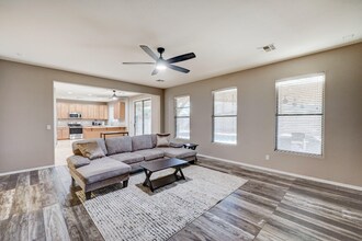 10223 W Raymond St in Tolleson, AZ - Foto de edificio - Building Photo