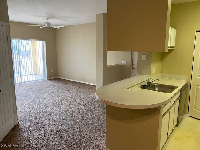 6321 Aragon Way in Ft. Myers, FL - Building Photo - Building Photo