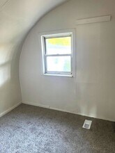 18 Hale Ave in Franklin, NJ - Building Photo - Building Photo