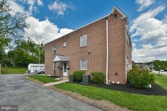 25 Windsor Rd in Glenside, PA - Building Photo - Building Photo