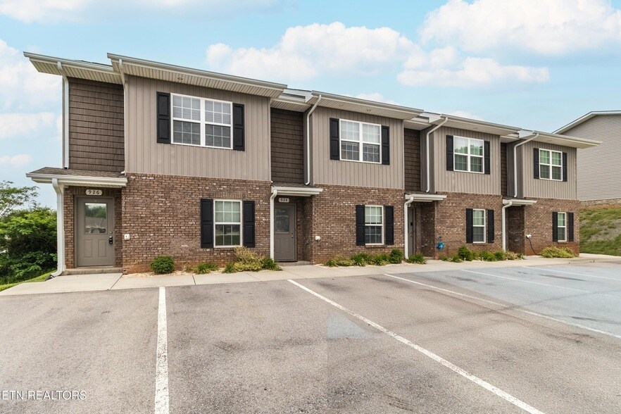 926 Warrior Hill Dr in Louisville, TN - Foto de edificio