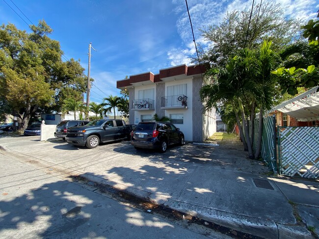 111 SW 17th Ct in Miami, FL - Building Photo - Building Photo