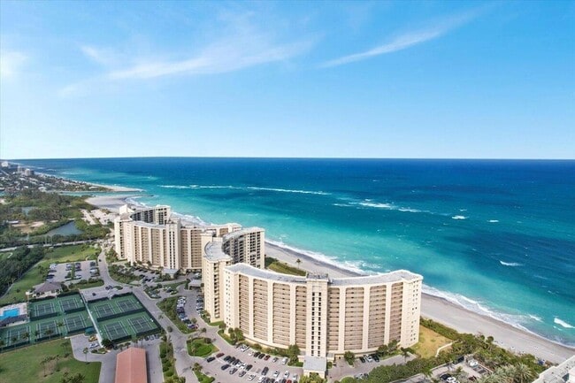 100 Ocean Trail Way, Unit 107 in Jupiter, FL - Foto de edificio - Building Photo