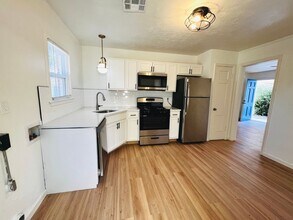 533 E Douglas Dr in Midwest City, OK - Building Photo - Building Photo