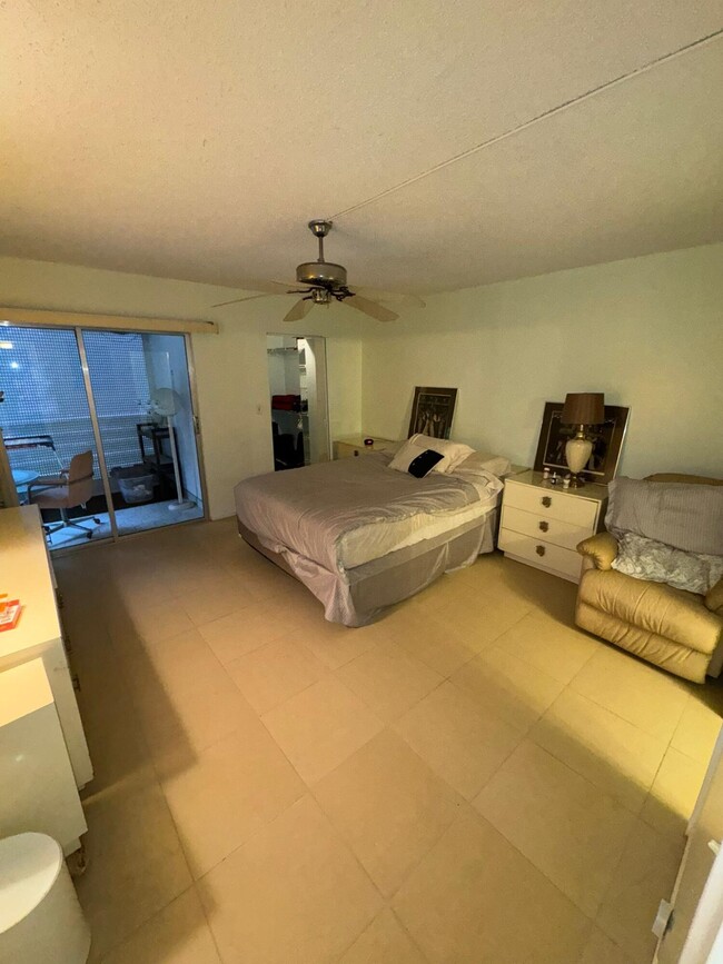 2404 Antigua Cir in Coconut Creek, FL - Foto de edificio - Building Photo