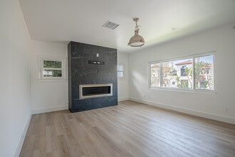 1038 N Crescent Heights Blvd, Unit 1040 in West Hollywood, CA - Building Photo - Building Photo