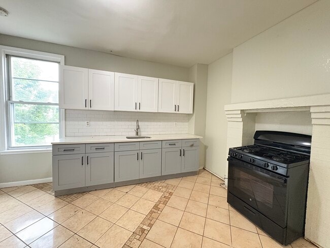 118 Ridgewood Ave, Unit 2