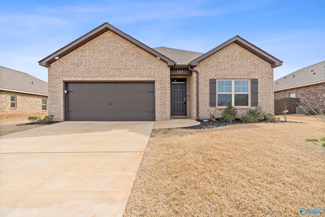 308 Castlepath Dr SW in Madison, AL - Building Photo