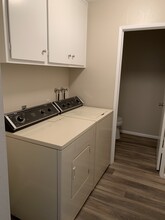 181 N Kellogg Ave, Unit D in Goleta, CA - Foto de edificio - Building Photo