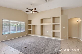 13281 W Mauna Loa Ln in Surprise, AZ - Foto de edificio - Building Photo