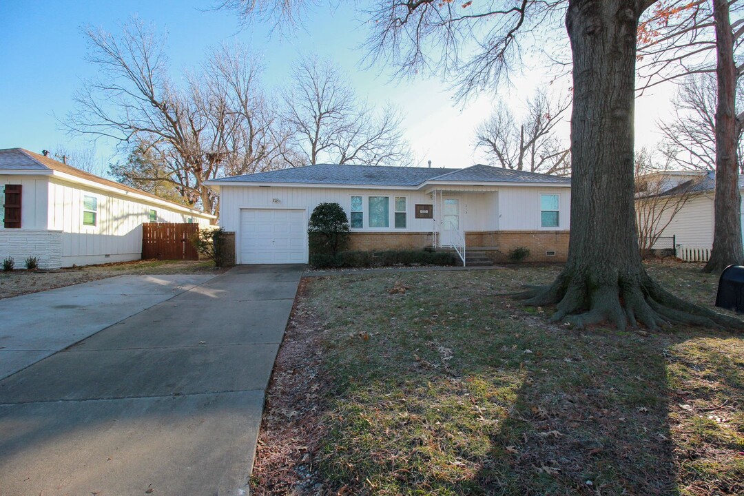 313 S 5th Pl in Broken Arrow, OK - Building Photo