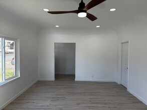 123 Linda Vista Dr in Bakersfield, CA - Building Photo - Building Photo