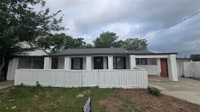 101 S Lockhart St in Manor, TX - Building Photo - Building Photo