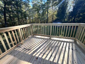 215 Macktown Rd in Windsor, CT - Foto de edificio - Building Photo