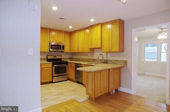 6956 Westhampton Dr in Alexandria, VA - Building Photo - Building Photo