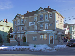 590 Plymouth Ave in Fall River, MA - Building Photo - Building Photo