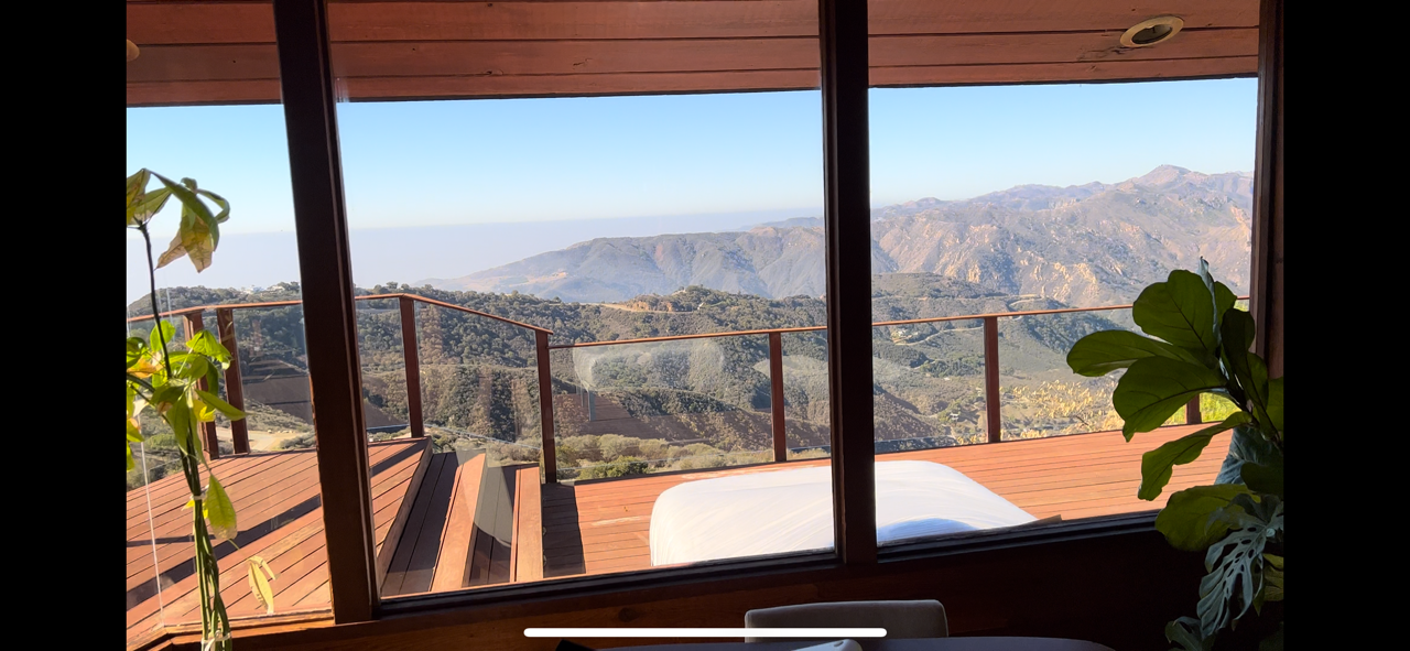 24757 Rotunda Mesa Rd in Malibu, CA - Building Photo