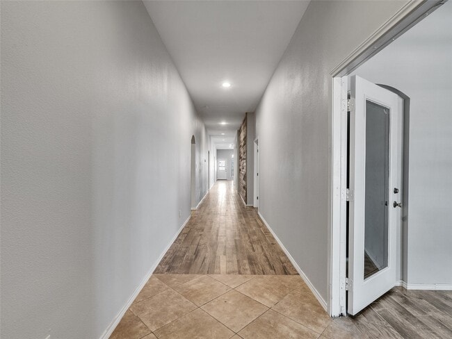 property at 5643 Walnut Glen Ln