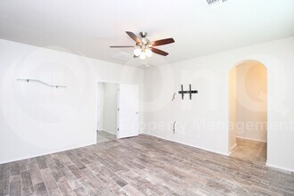 5629 W Montebello Way in Florence, AZ - Building Photo - Building Photo