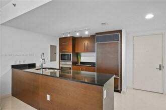 475 Brickell Ave in Miami, FL - Building Photo - Building Photo