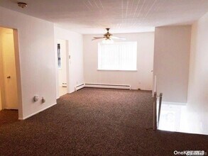 2 Anchorage Ln in Oyster Bay, NY - Building Photo - Building Photo