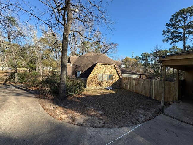 425 Carriage Trail in Montgomery, TX - Building Photo - Building Photo