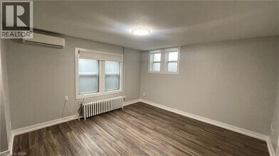 4 1/2 Ottawa St N in Hamilton, ON - Building Photo - Building Photo