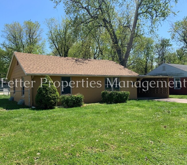property at 22 S Congress Ave