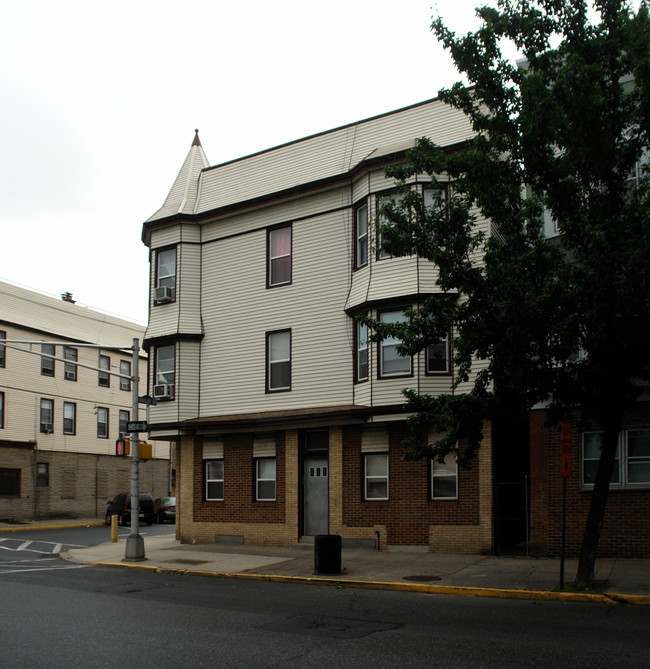 758 Harrison Ave in Harrison, NJ - Building Photo - Building Photo