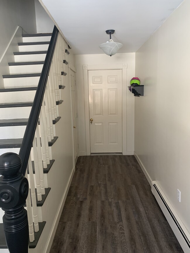 18 Norfolk Ave in Medway, MA - Building Photo - Building Photo
