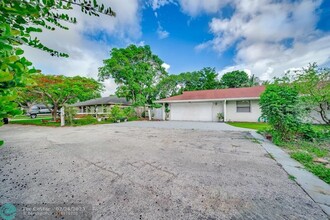 2550 Ray Ct in Lantana, FL - Building Photo - Building Photo