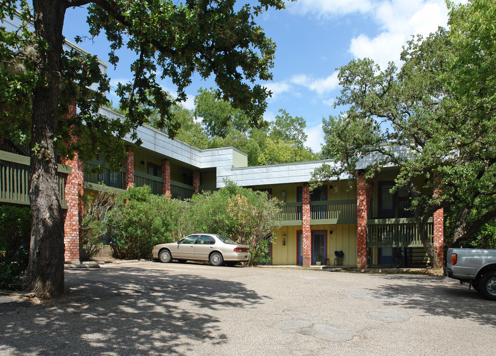 Peterson Apartments in Austin, TX - Building Photo