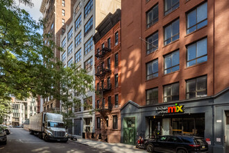 26 Vandam St in New York, NY - Building Photo - Primary Photo