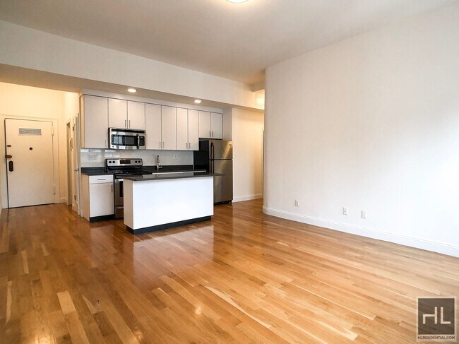 WEST 73 STREET in New York, NY - Building Photo - Building Photo