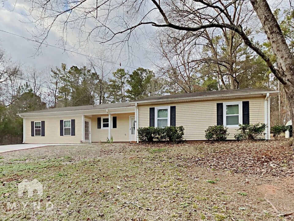 3811 Rosemary Ln SE in Conyers, GA - Foto de edificio