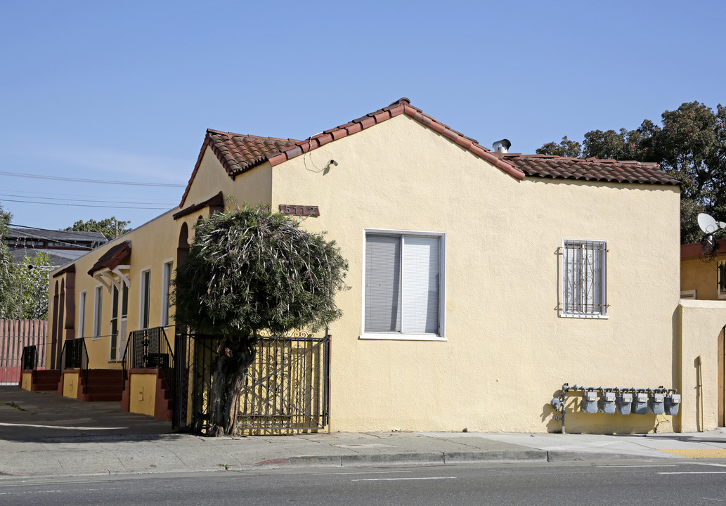 5112 Bancroft Way in Oakland, CA - Building Photo